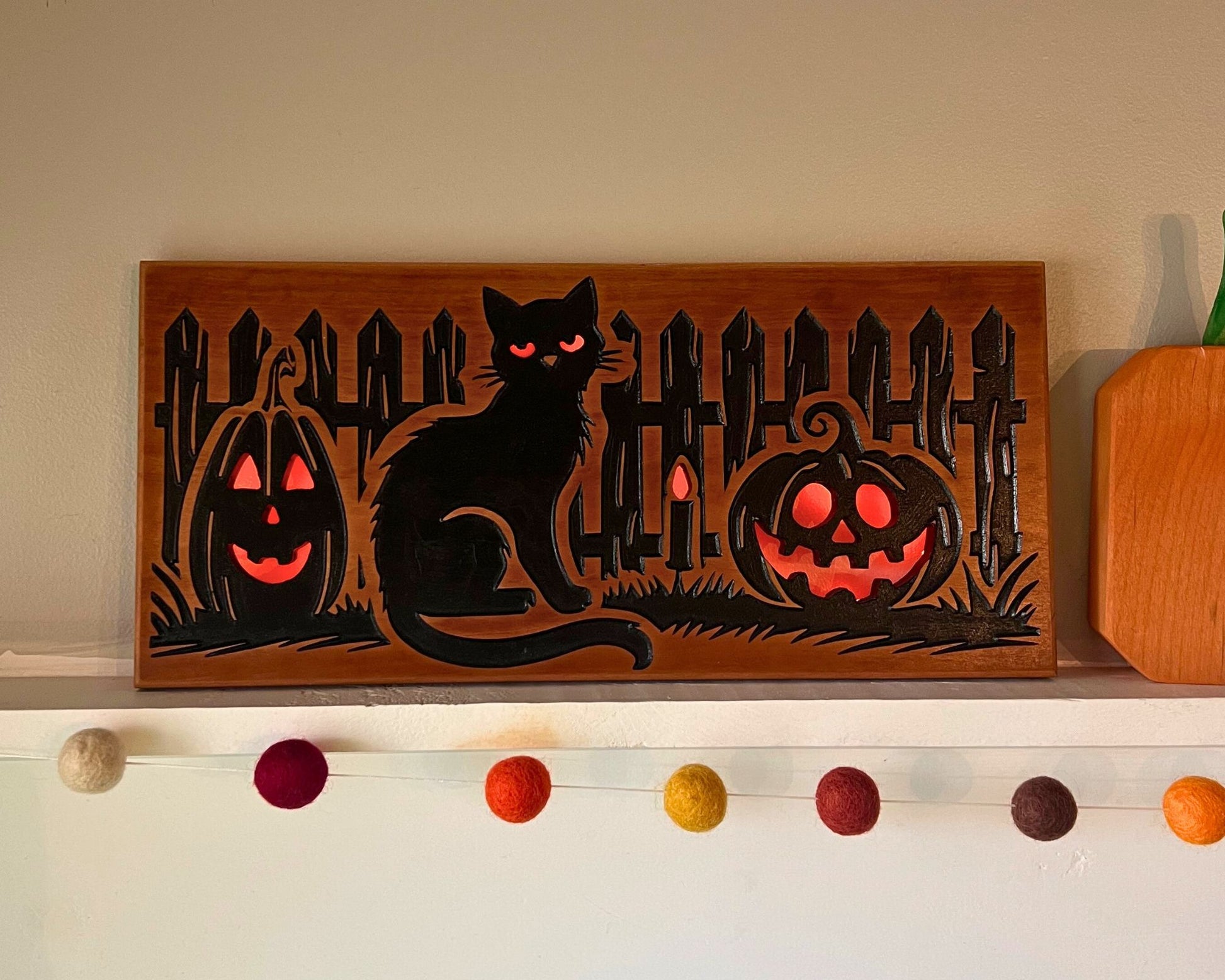 Light-Up Halloween Hanging Sign